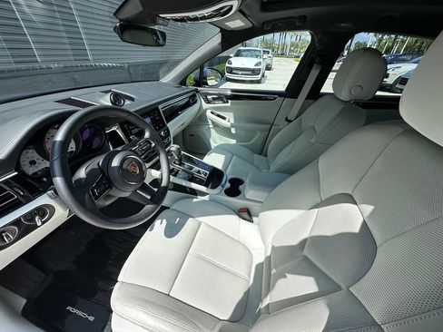 Certified 2026 Porsche Macan w/ Premium Package Plus AWD/4WD image 4