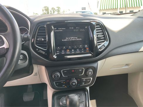 Used 2018 Jeep Compass Limited w/ Navigation Group AWD/4WD image 19
