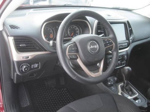 Used 2015 Jeep Cherokee Latitude w/ Cold Weather Group AWD/4WD image 17