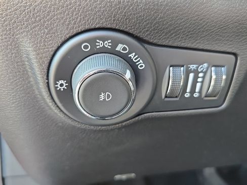 Used 2024 Jeep Compass Latitude AWD/4WD image 16
