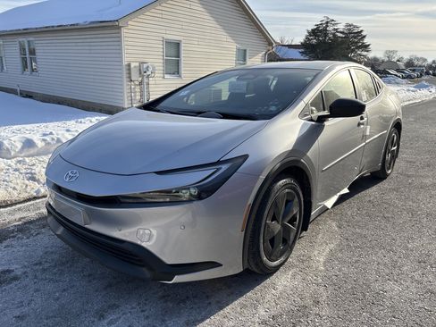 New 2026 Toyota Prius LE image 3