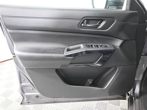 Used 2024 Nissan Pathfinder SV w/ SV Premium Package AWD/4WD image 19