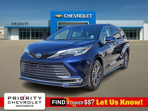 Used 2025 Toyota Sienna Platinum AWD/4WD image 1