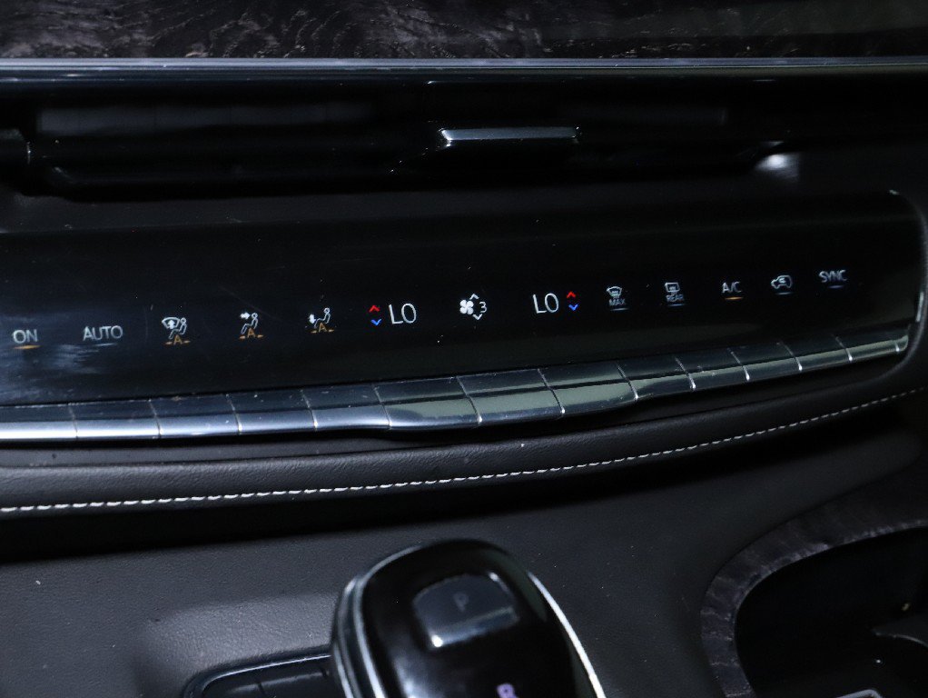 Used 2023 Cadillac Escalade Premium Luxury AWD/4WD image 33