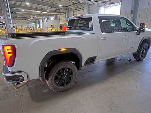 Used 2025 GMC Sierra 2500 AT4 AWD/4WD image 2