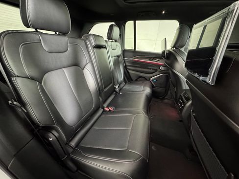 Used 2023 Jeep Grand Cherokee Overland w/ Rear Seat Video Group I image 18