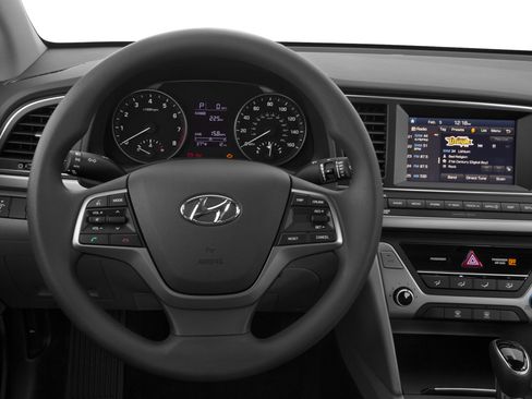 Used 2017 Hyundai Elantra SE FWD image 4