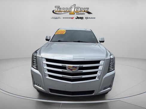 Used 2019 Cadillac Escalade Luxury image 2