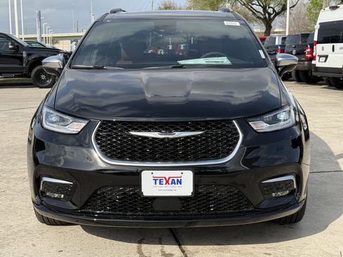 New 2026 Chrysler Pacifica Pinnacle w/ Trailer Tow Group image 7