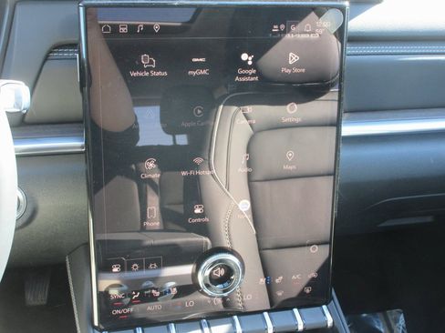 New 2026 GMC Terrain Denali image 17