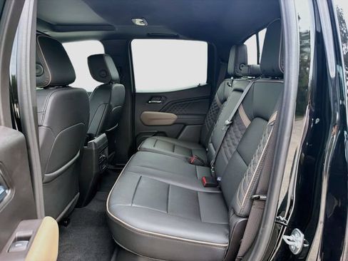Used 2025 GMC Canyon Denali AWD/4WD image 19