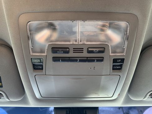 Used 2019 Toyota Highlander SE AWD/4WD image 23