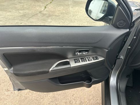 Used 2021 Mitsubishi Outlander Sport SE image 11