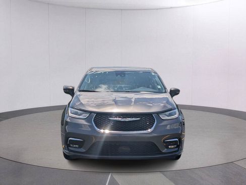 Used 2023 Chrysler Pacifica Touring-L FWD image 8