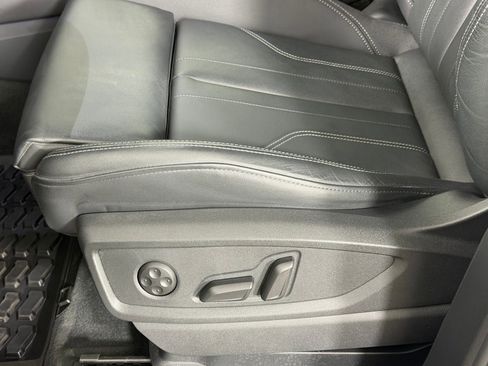 Used 2025 Audi Q5 e Premium Plus w/ Premium Plus Package AWD/4WD image 14