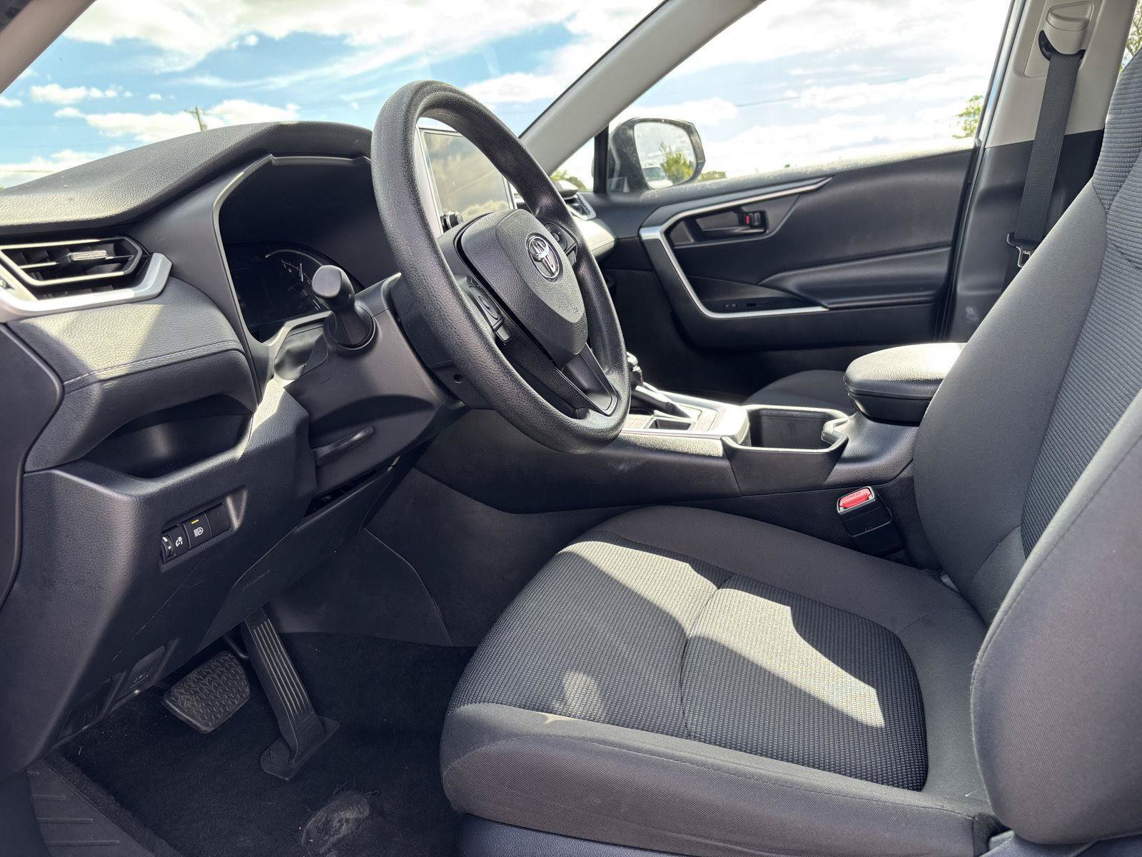 Used 2025 Toyota RAV4 LE AWD/4WD image 14