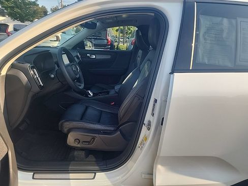 Certified 2023 Volvo XC40 B5 Ultimate w/ Protection Package Premier AWD/4WD image 8