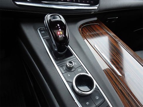 Certified 2022 Cadillac Escalade ESV Premium Luxury image 17