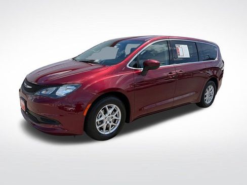 Used 2023 Chrysler Voyager LX FWD image 1