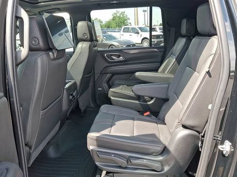 Used 2021 Chevrolet Suburban RST w/ Luxury Package AWD/4WD image 8