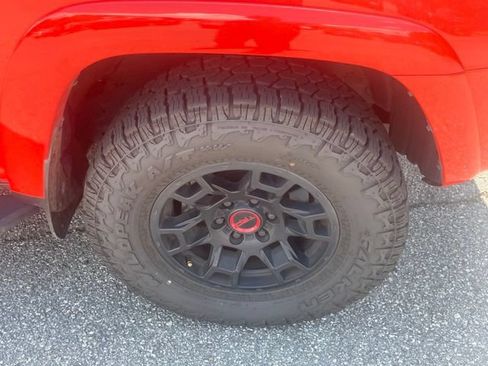 Used 2024 Toyota 4Runner TRD Off-Road Premium w/ Moonroof Package AWD/4WD image 4