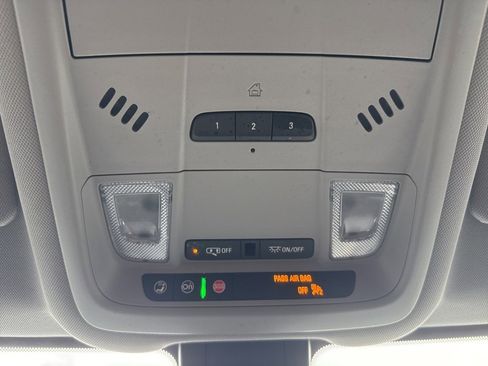 Used 2024 GMC Terrain SLT image 41