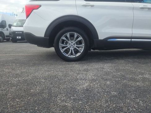 Used 2022 Ford Explorer XLT w/ Equipment Group 202A AWD/4WD image 9