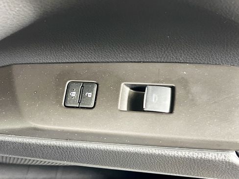 Used 2024 Toyota Camry XLE FWD image 32