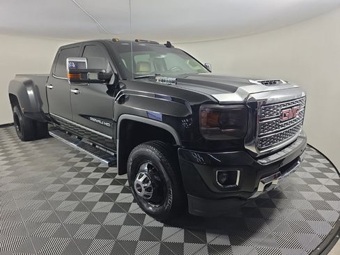 Used 2019 GMC Sierra 3500 Denali AWD/4WD image 7