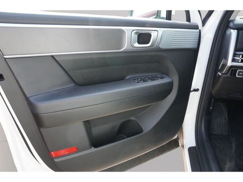 Used 2025 Hyundai Santa Fe SE FWD image 9