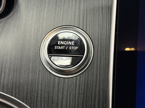 Used 2025 Mercedes-Benz C 300 4MATIC Sedan image 31