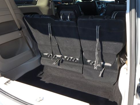 Used 2024 Chrysler Pacifica Touring-L FWD image 10