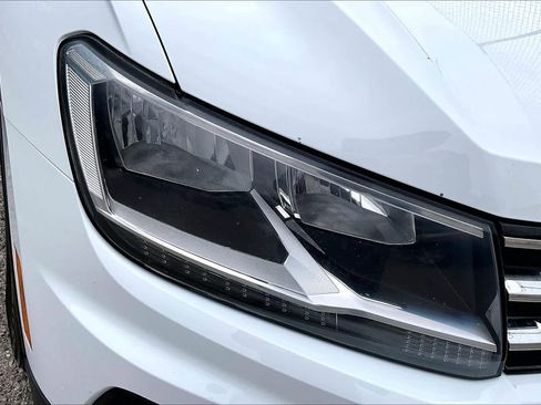 Used 2018 Volkswagen Tiguan SE w/ Panoramic Sunroof Package image 27