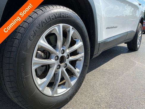 Used 2020 Jeep Cherokee Latitude FWD image 15