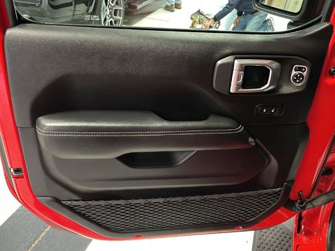 Used 2019 Jeep Wrangler Unlimited Sahara image 15