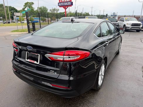 Used 2019 Ford Fusion SE FWD image 5