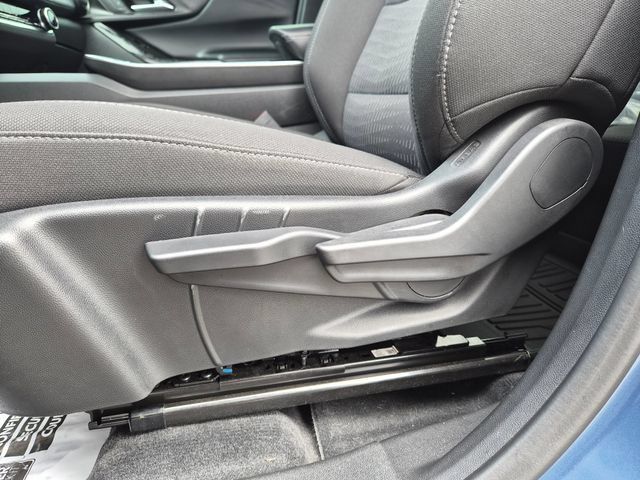 Certified 2025 Chevrolet Equinox LT w/ Safety and Technology Package AWD/4WD image 16