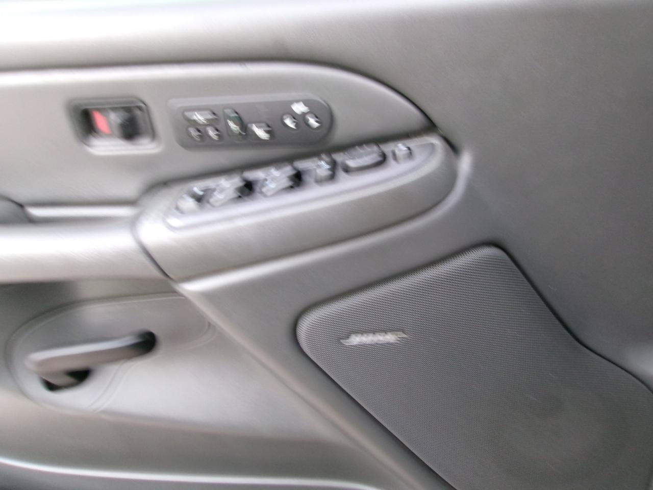 Used 2004 Chevrolet Avalanche Z71 w/ Sun And Sound Package AWD/4WD image 16