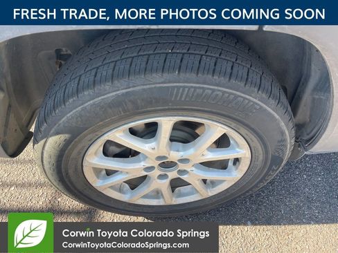 Used 2018 Jeep Cherokee Latitude AWD/4WD image 3