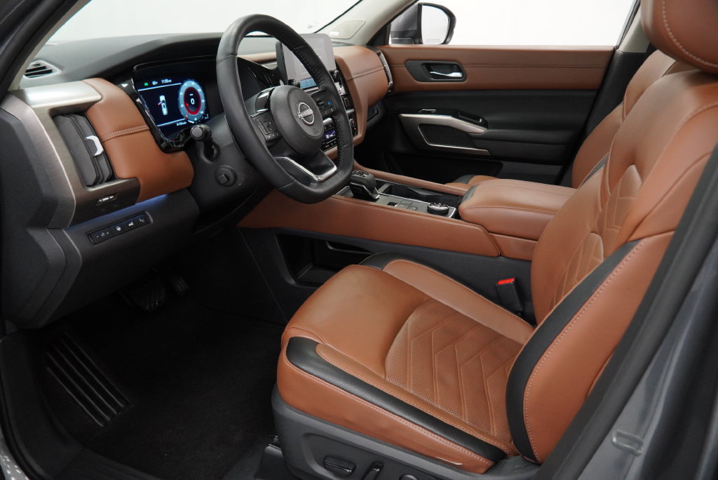 Used 2024 Nissan Pathfinder Platinum AWD/4WD image 21