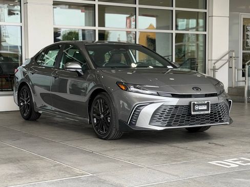 Used 2026 Toyota Camry SE FWD image 6