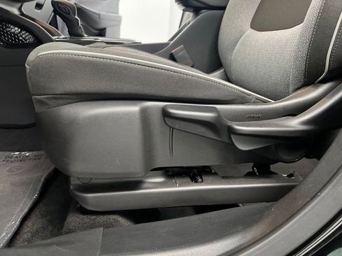 Used 2025 Chevrolet TrailBlazer LT AWD/4WD image 10