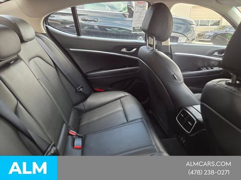 Used 2025 Genesis G70 2.5T AWD/4WD image 16