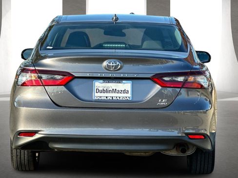 Used 2022 Toyota Camry LE image 5