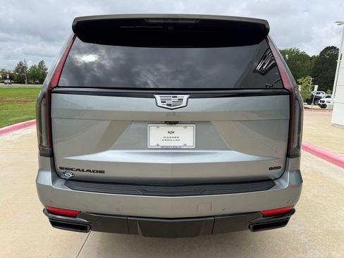 Used 2024 Cadillac Escalade ESV Sport Platinum w/ LPO, ONYX Package AWD/4WD image 4