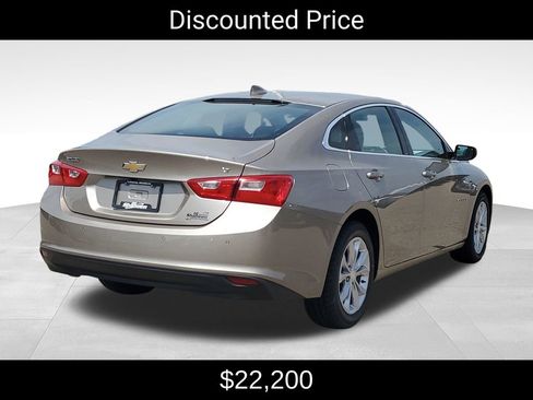 Used 2025 Chevrolet Malibu LT FWD image 3
