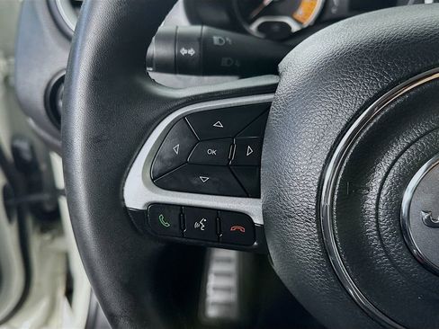 Used 2019 Jeep Renegade Latitude w/ Popular Equipment Group FWD image 21