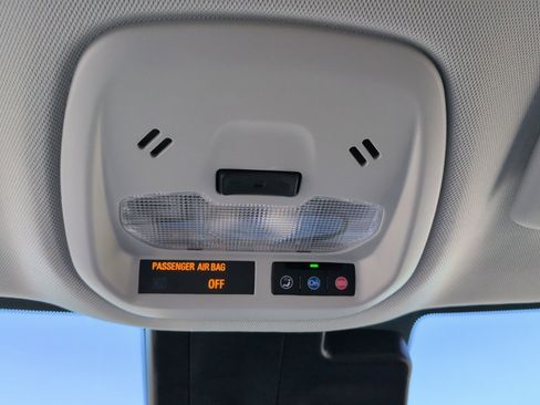 Used 2025 Chevrolet Trax LT image 27