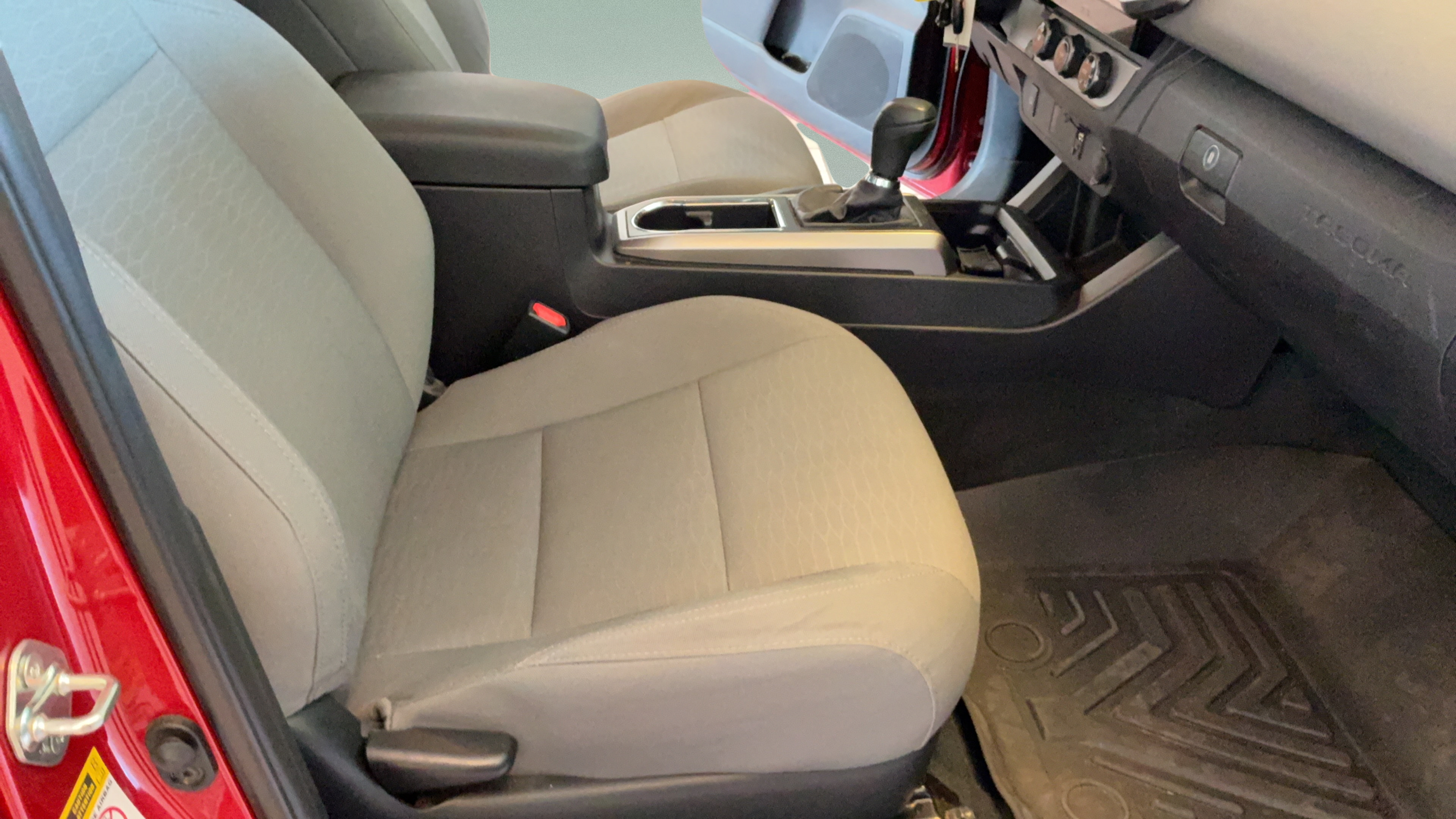Used 2016 Toyota Tacoma SR5 w/ SR5 Appearance Package (SN) RWD image 37