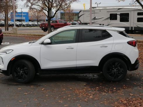 Used 2024 Buick Encore GX Sport Touring image 3